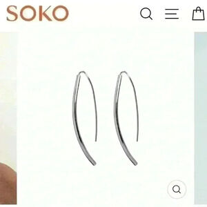 SOKO | Brand  new Petite bow earrings in silver chrome plated